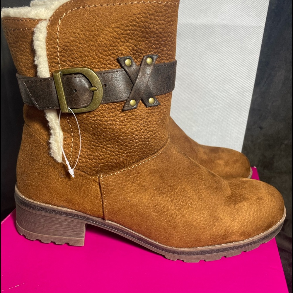 Woman’s Sonoma Boots Sz 9